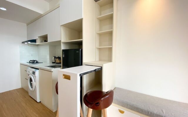Homey And Elegant Studio Vasanta Innopark Apartment