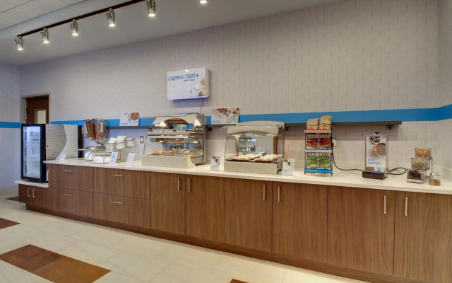 Holiday Inn Express & Suites Galesburg by IHG