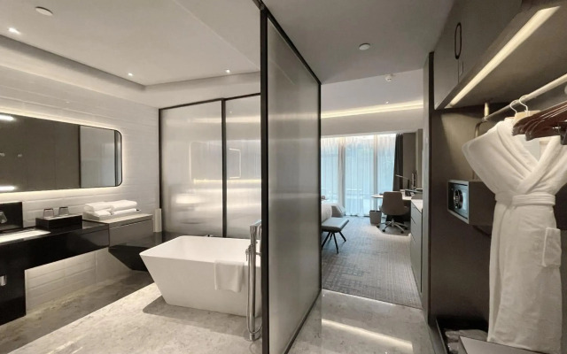 Crowne Plaza Shenzhen World Exhibition and Convention Center by IHG