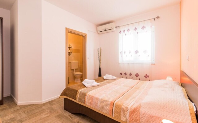 Nice Home in Premantura With Wifi and 2 Bedrooms