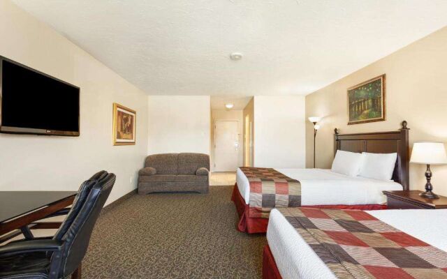 Days Inn By Wyndham Montreal East