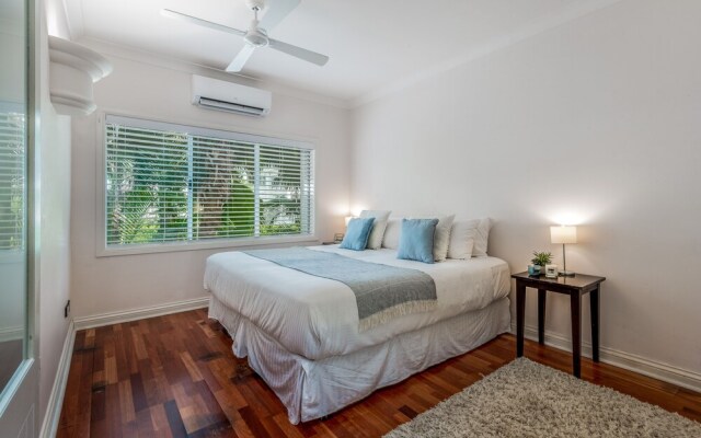 Belle Escapes - Absolute Beachfront Apartment with Private Pool Alamanda Resort "48"