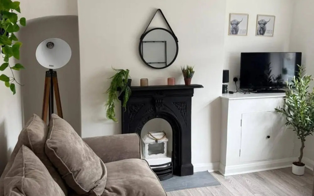 Charming Middlewich House - Sleeps 4