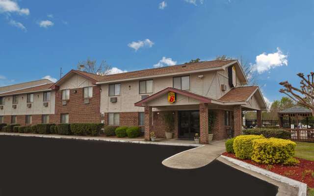 Super 8 by Wyndham Greenville