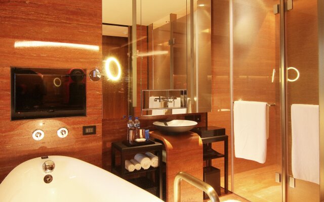 H2O Hotel