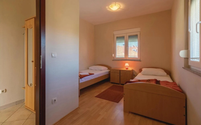 Beautiful Home in Zadar With Wifi and 2 Bedrooms