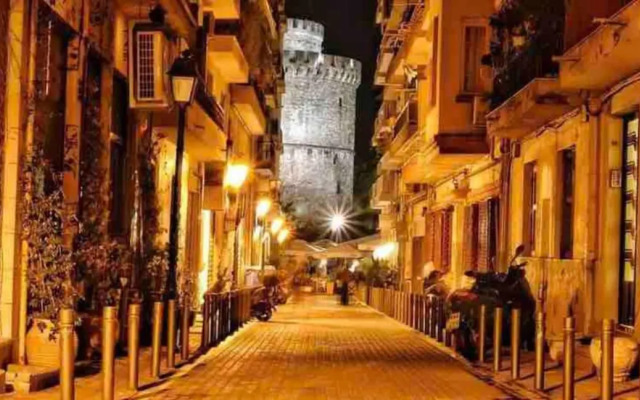 N&N's Luxurious Suite #WhiteTower
