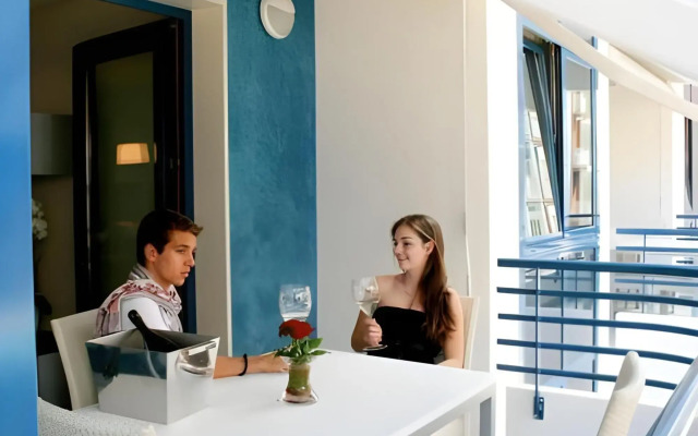 Aparthotel Lacroma