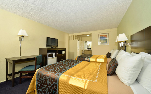 University Inn & Suites