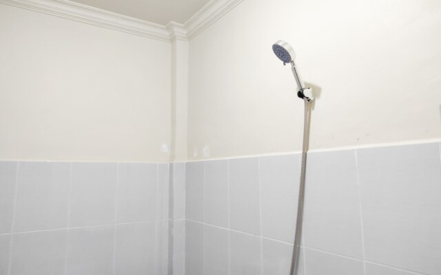 RedDoorz @ Karema Area Mamuju