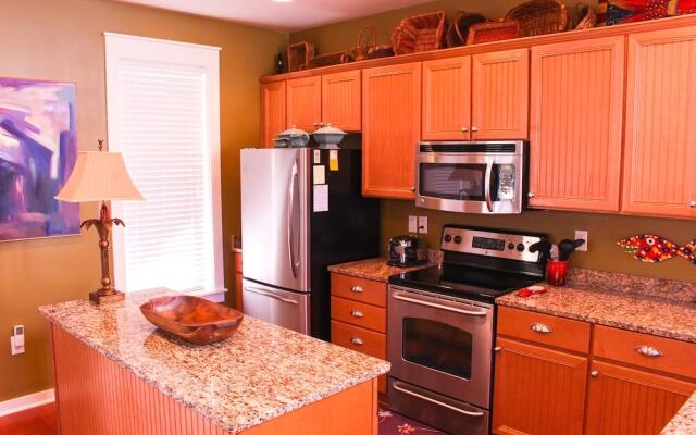 1365 Laurel Grove - 3 Br home by RedAwning