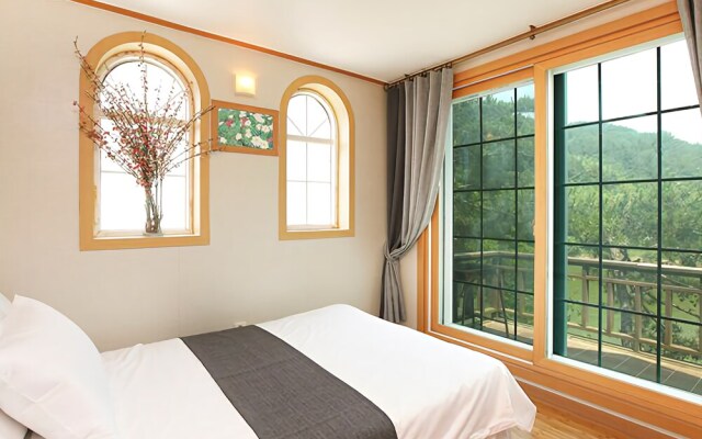 Gyeongju Lakeside Waltz Pension