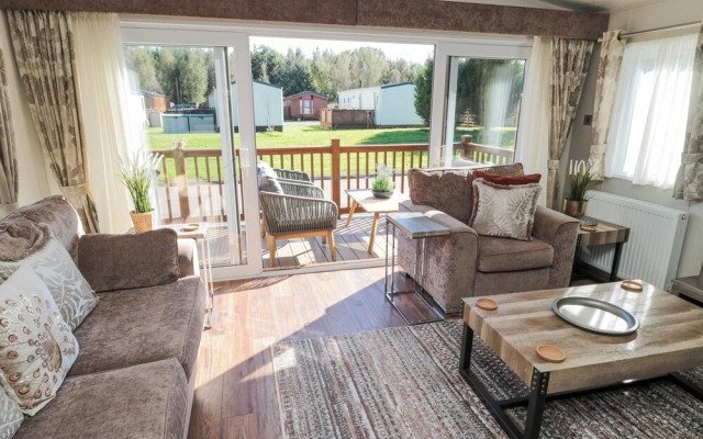 Acorn Lodge
