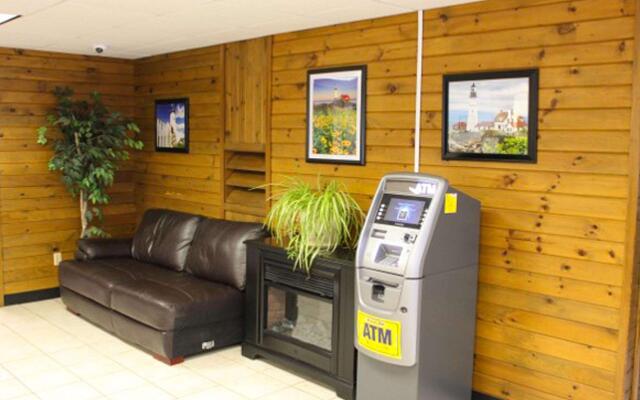 Colonial Inn Ellsworth