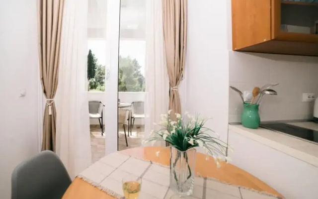 Room-comfort Apartment With Sea View & P