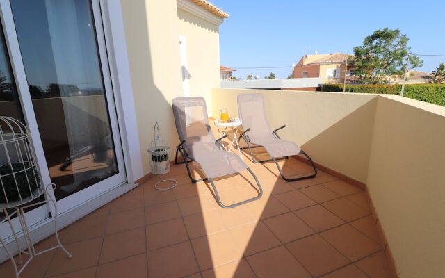 3-bed Townhouse With Pool in Albufeira Balaia