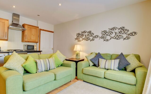 Beautiful Apartment in Dartmouth With a Courtyard