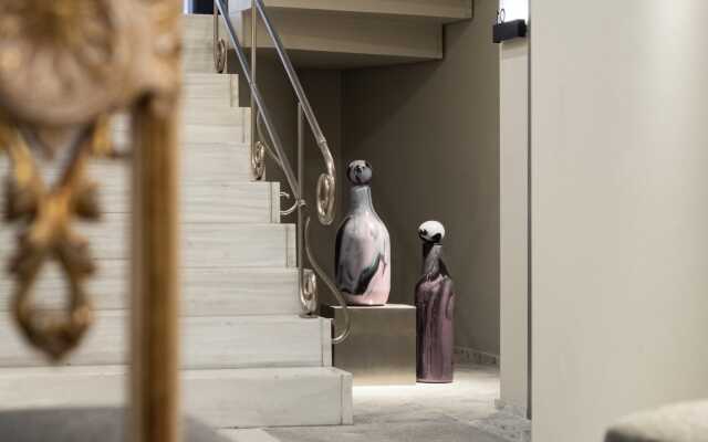 33 Solonos Suites