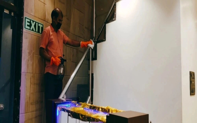 OYO 424 Hotel Apple Suites