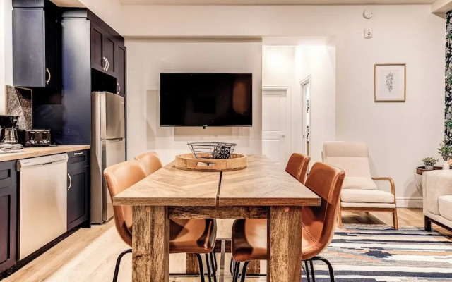 Historic Two Bedroom Facing Parliament