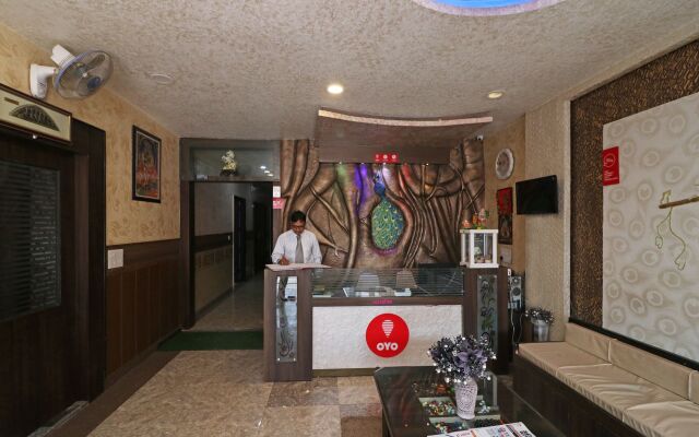 OYO 7885 Hotel Myraa