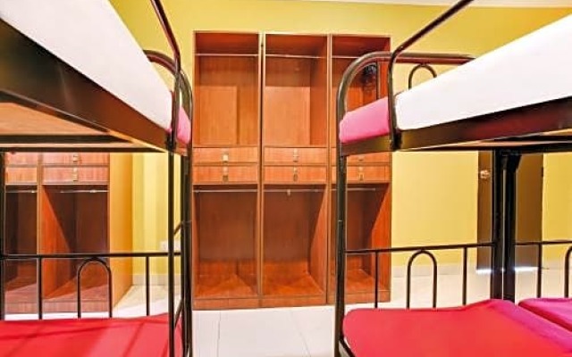 SPOT ON 89623 Nawawi's Backpackers