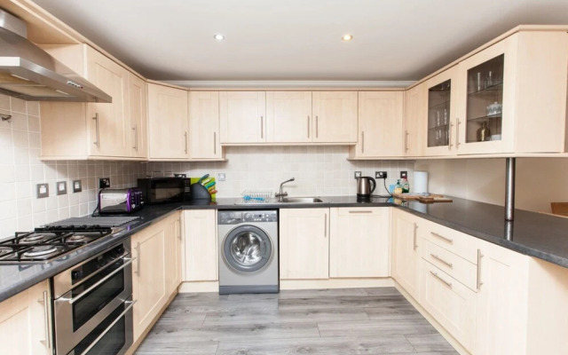 2 Bedroom Flat In Converted Distillery In Edinburgh