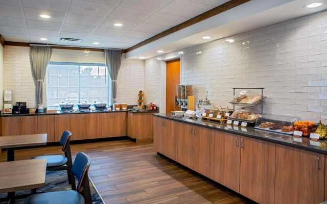 Fairfield Inn & Suites by Marriott Saratoga Malta