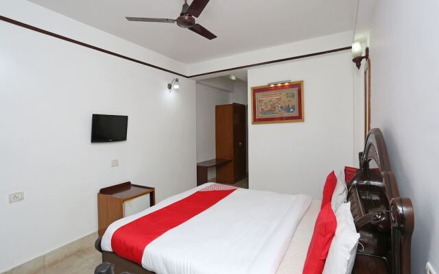 OYO Capital O 5879 Radha Damodar Residency