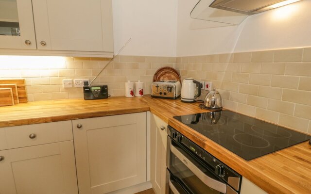 Flat 2 - 9 Rhiw Bank Terrace