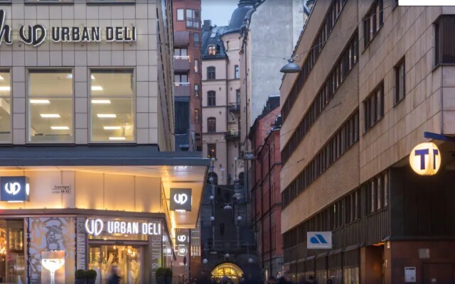 Hotel With Urban Deli