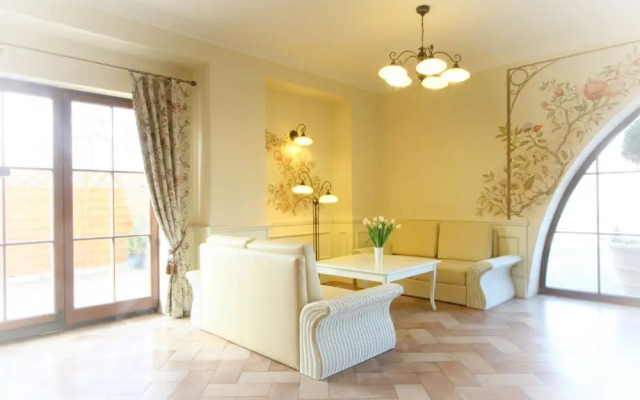 Villa Estera - Hotel & Restauracja