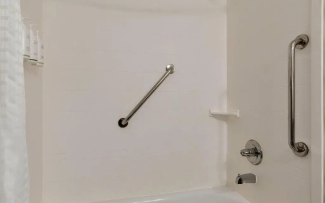 Days Inn & Suites Prattville-Montgomery