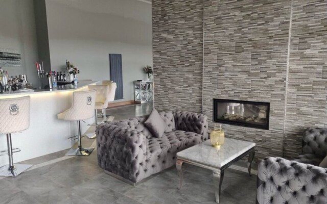 Rivendale 8 & Hot Tub 2 Bed