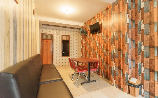RedDoorz near City Walk Benhil