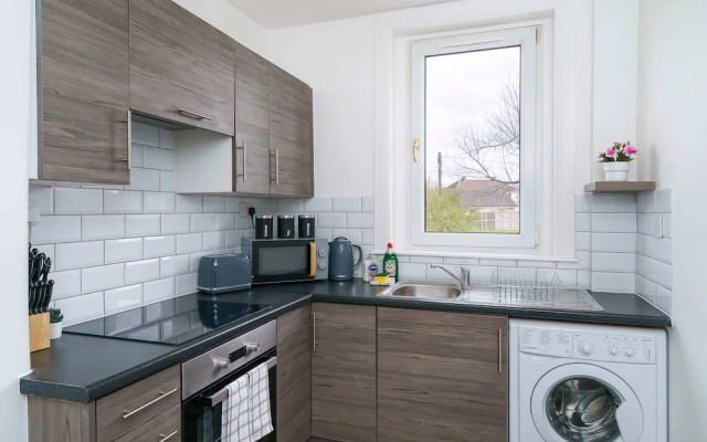 Free Parking - 2 Bedroom Flat