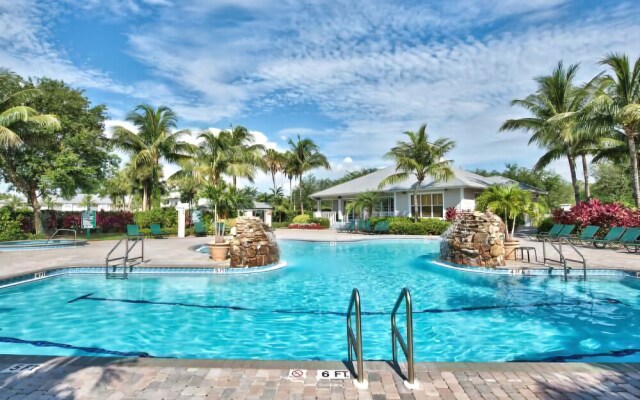 Casabella Golf 2 Bedroom Home by NFVH