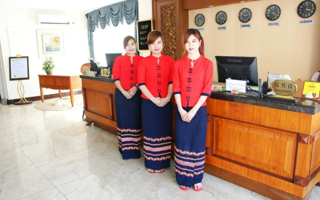 Sunny Holiday Hotel