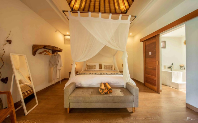 Elvano villa in heart of seminyak and near beach