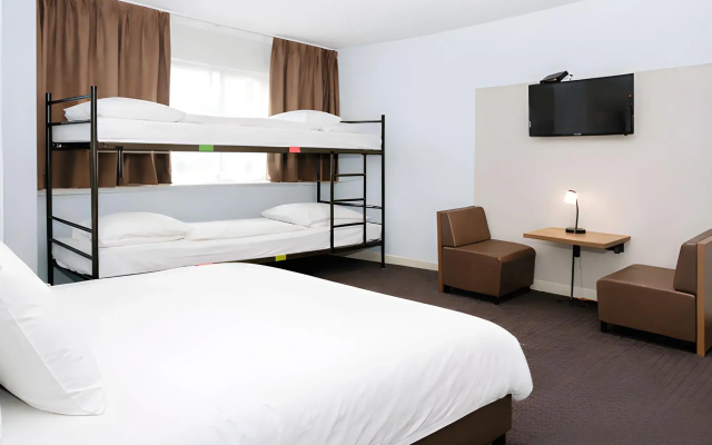 Rotterdam Teleport Hotel