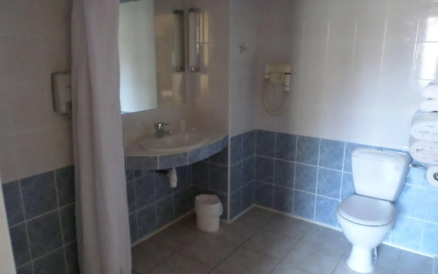 Brit Hotel Acacias