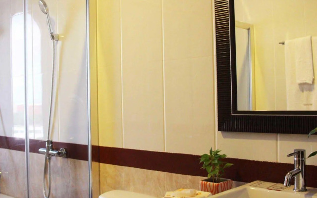 Khollywood Hotel