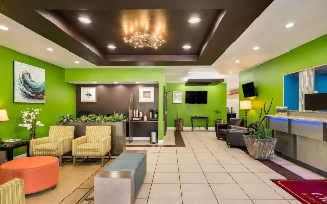 Clarion Inn & Suites Russellville I-40