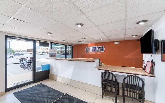 Econo Lodge Central