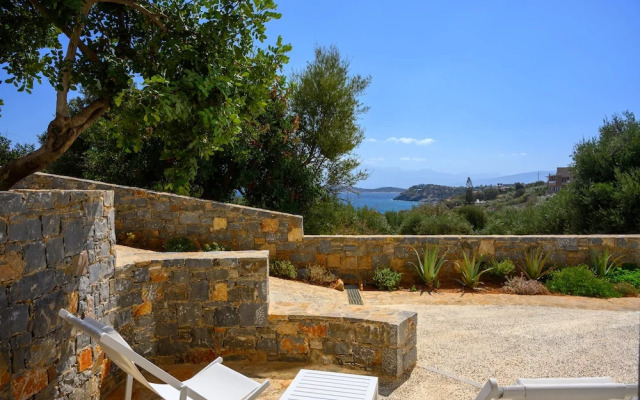 Roots Suites in Crete