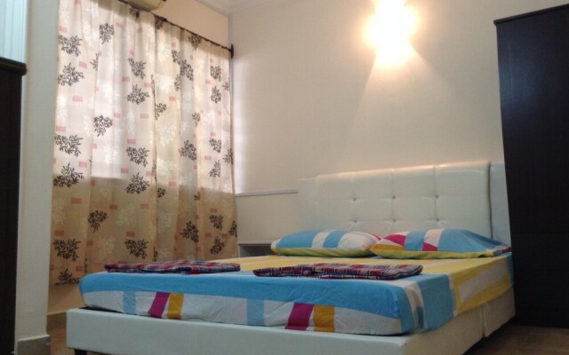 A&F Damansara Homestay