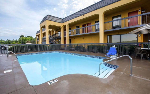 Quality Inn Airport - Southeast