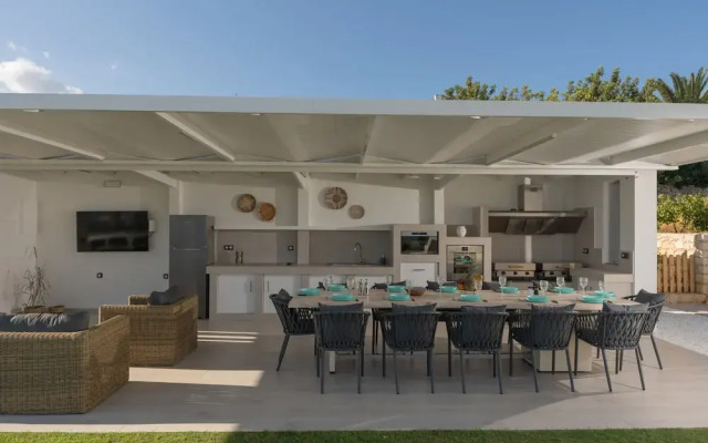 Luxury Villa Zakkallin - With Amazing View