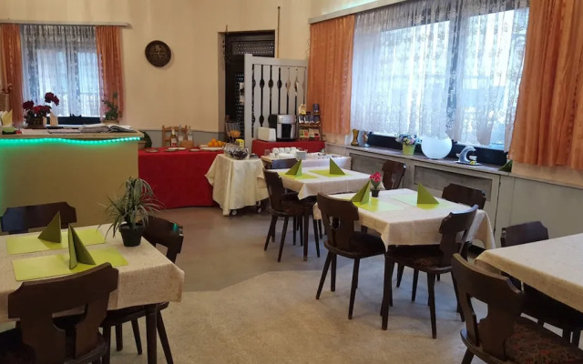 Kansakar Hotel