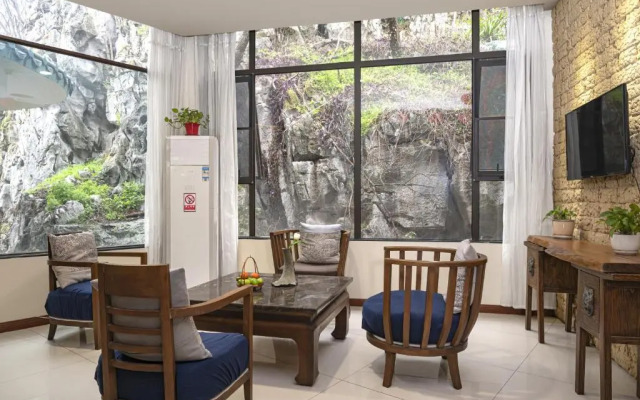 Guilin Crystal Crescent Moon Hotel